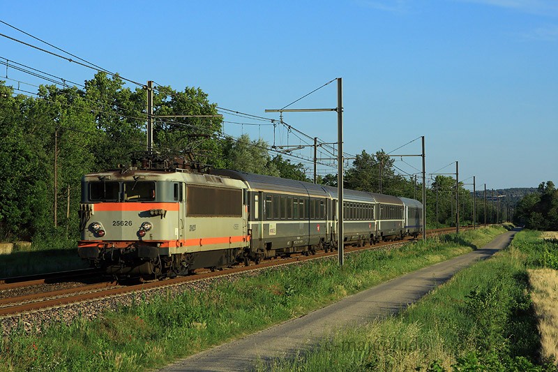 BB 25626(1).JPG